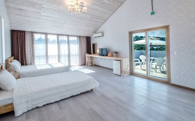 Margarret Pension and Antique Cafe