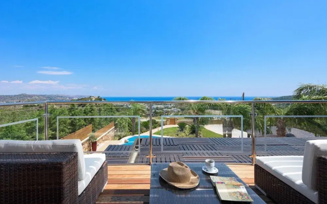 Quinn Hill Luxury Villa