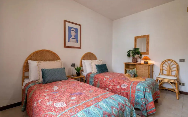 Sardinia RE - Lilium Central Flat