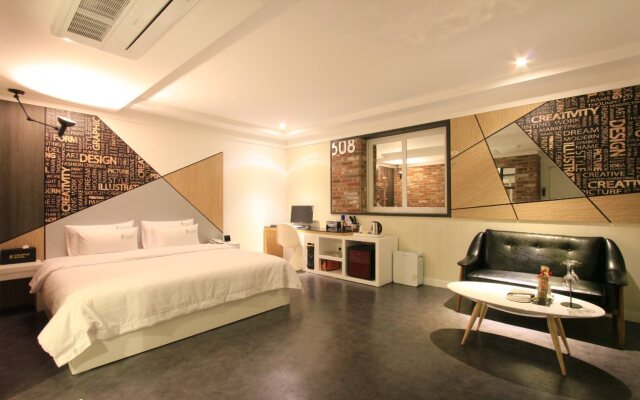 Couple Hotel