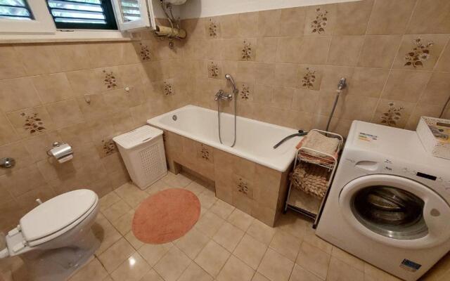 Spacious apartment Ita - near beach (terrace, sea view)