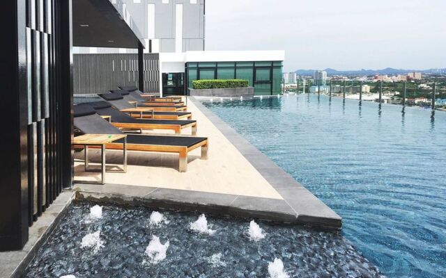 The Base Central Pattaya by Favstay