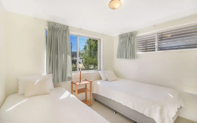 Unit 3 at 4 Pelican Street, Peregian Beach, Noosa Shire – Guest Rooms – Peregian Beach