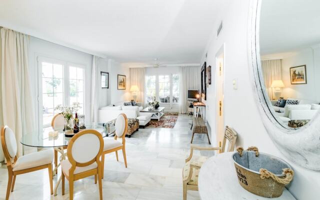 AB2-Wonderful 2 bedroom apt with fantastic views