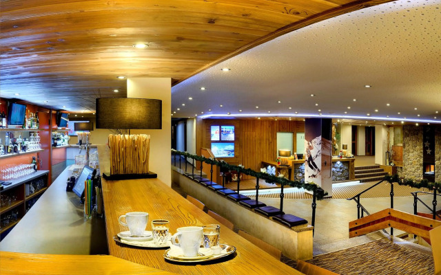 Hotel FIS