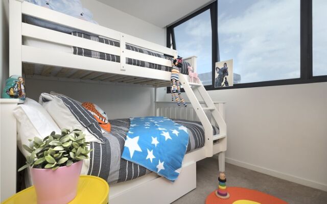 Modern 3 Bdr Apt Sutherland St