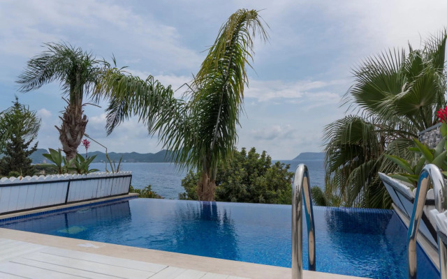 Nur Beach Hotel