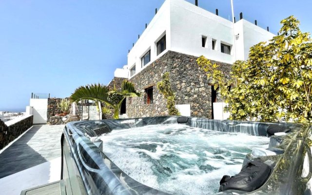 Suite 1 con Wifi, balcon y vista espectacular a Mar en Tinajo, Lanzarote