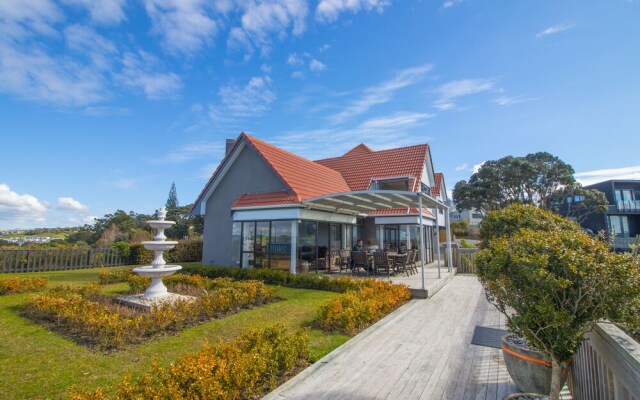 Orewa Cliff Top Holiday Home