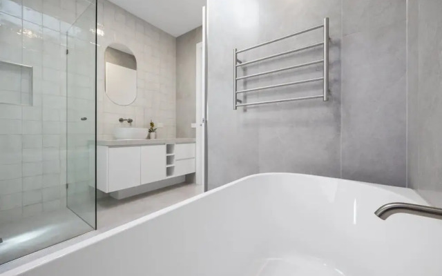 Saltwood Coastal Hamptons Luxe With Pool