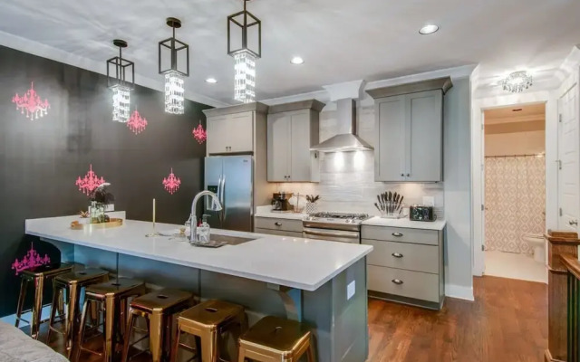 Close to the Gulch - Book Today