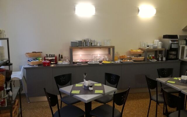 Hotel Cairoli