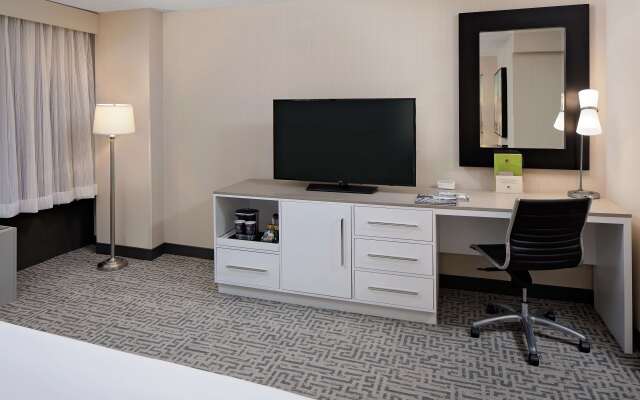 DoubleTree by Hilton Chicago - Magnificent Mile