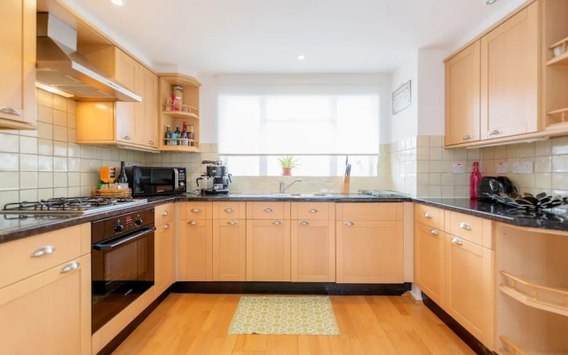 Holland Park Heights by BaseToGo