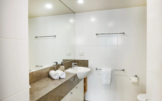 Broadbeach on the Park 2 Bedroom Apartment