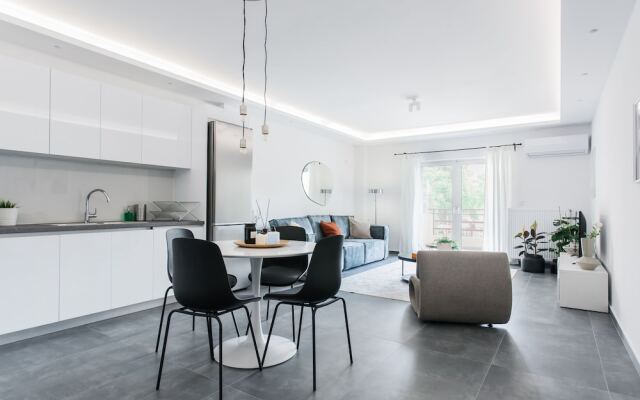 Stellar 3BR Apartment with Balcony