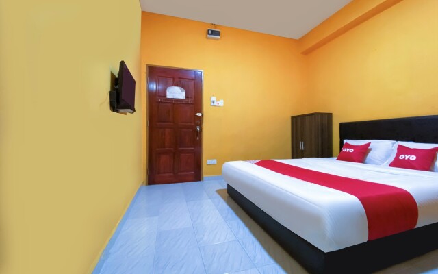 Super OYO 90039 Coop Hotel Kangar