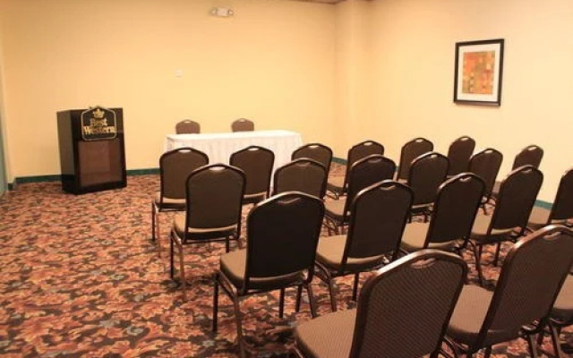 Hilltop House Hotel And Conference