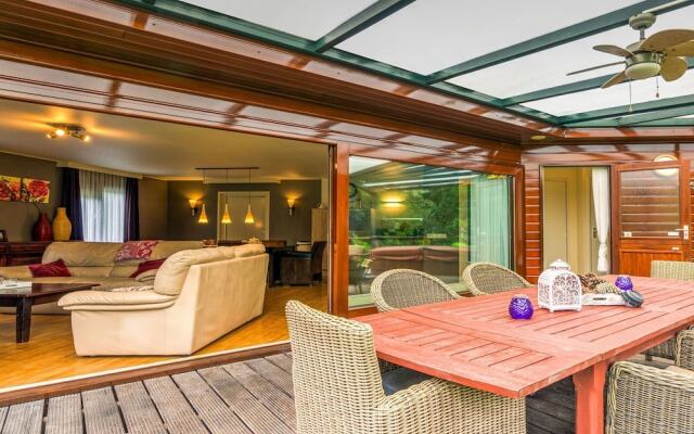 Sun-kissed Bungalow in Uden With Sauna, Jacuzzi, Terrace