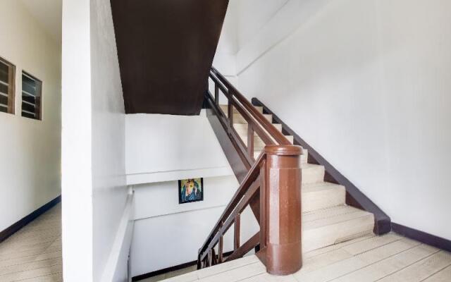 895 Golden Majestic Pension Inn