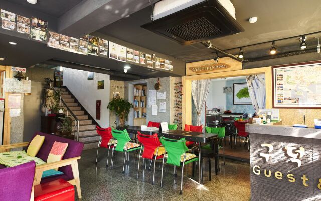 Gudeok Guest House - Hostel