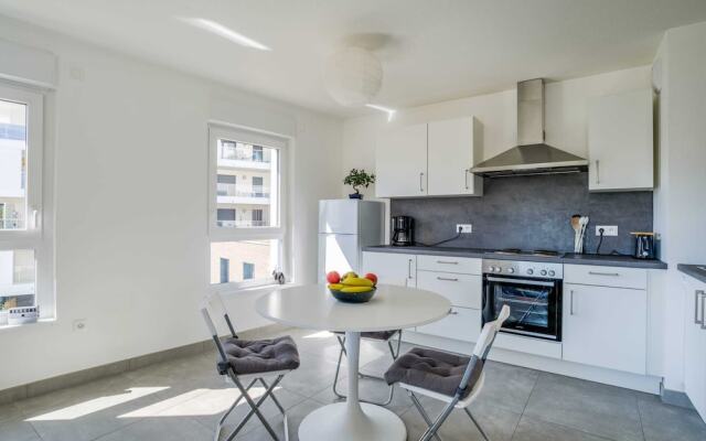 Pretty One-bedroom Apartment of 70m² With Balcony - Strasbourg