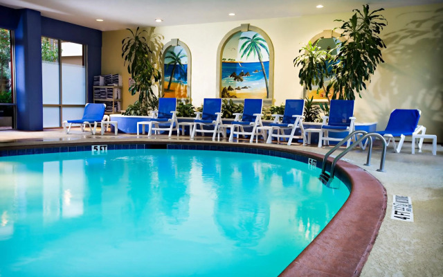 Crowne Plaza Suites Arlington by IHG