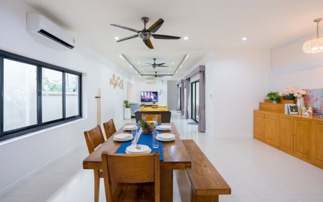 Natcha Pool Villa by Warin