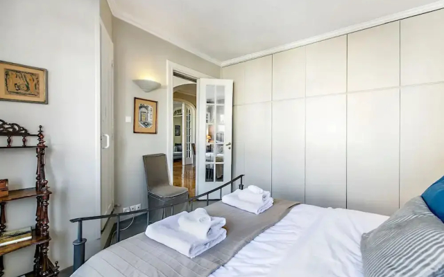 Spacious Apartment in Plaka Athens A3