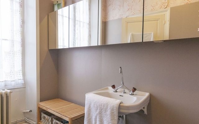 Charming Mansion in Brouchaud With Swimming Pool