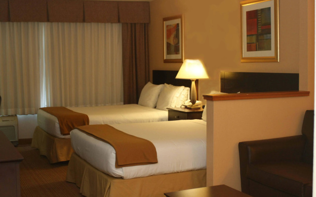 Comfort Inn & Suites NW Milwaukee