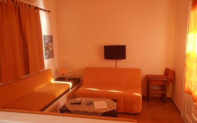 Chriason Studios & Apartments