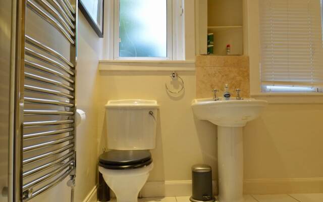 Spacious Leith Flat