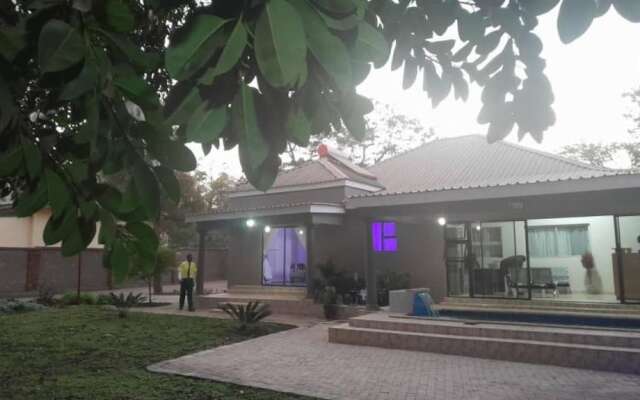 Modernly Furnished Standard Room With Queen bed - 2220