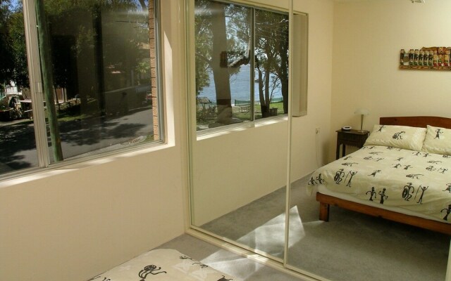 Shipmates, Unit 4/51 Christmas Bush Avenue