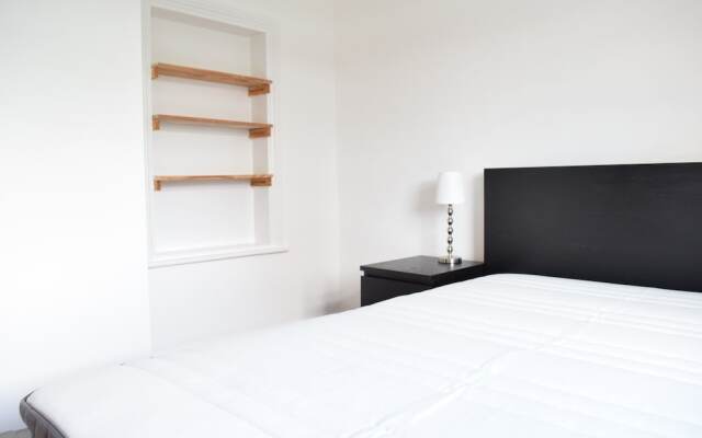 2 Bedroom Maisonette in Barons Court