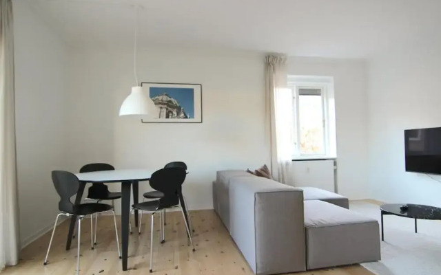 Great 2-bed w Balcony in Charlottenlund