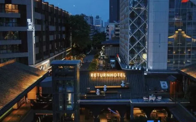 RETURN Courtyard Hotel