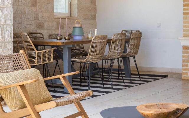 Sina in Splitska with 4 bedrooms and 3 bathrooms