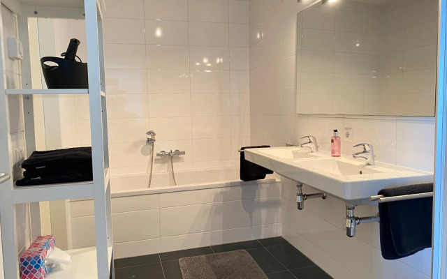 Näher am Wasser kann man nicht wohnen!