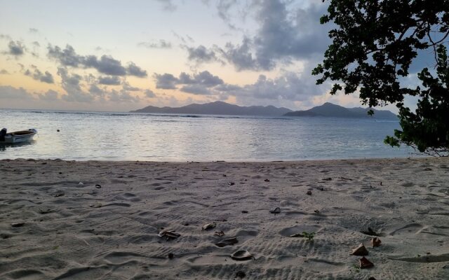 La Digue Luxury Beach Bungalow Spa & Gym