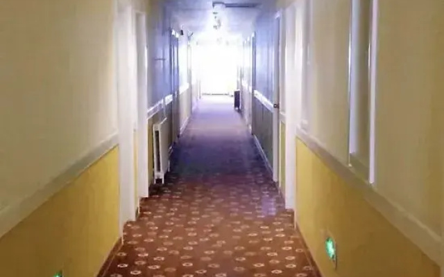 Home Inns (Hami Railway Station Bayi North Road)