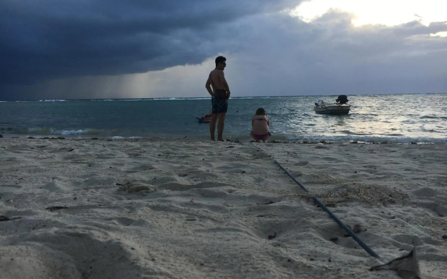 Jungle Hut Bungalows & Hotel