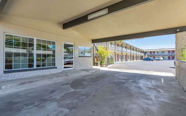 Econo Lodge Woodland near I-5