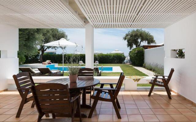 Villa Piedra Del Mar Beachfront by Villa2be