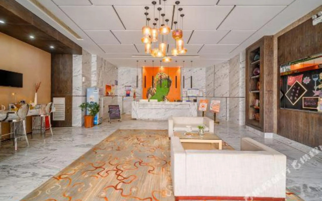 Shengjing Yijia Hotel (Xiangyang Railway Station People's Square Branch)