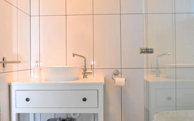 Investigator Beach Breeze Apartments U3