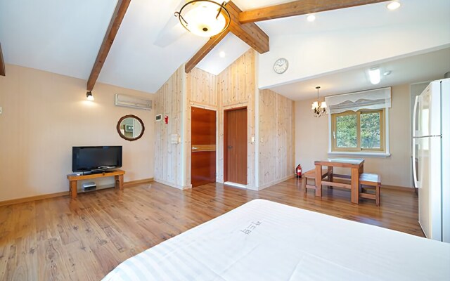 Taean Jaderak Pension