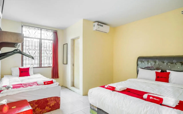 RedDoorz Plus near RSUD Dr. Pirngadi Medan 2