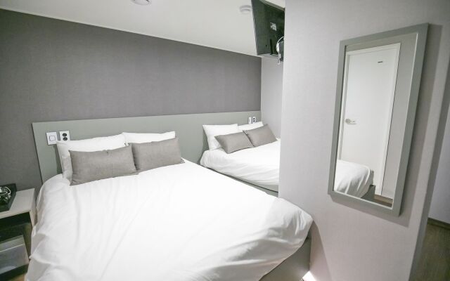 Philstay Myeongdong Station